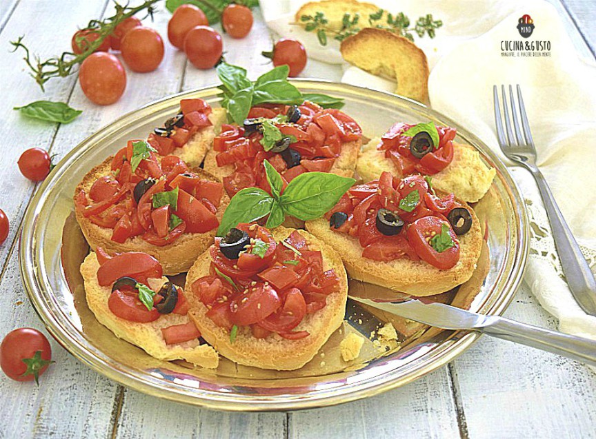 Friselle mediterranee con pomodori e olive