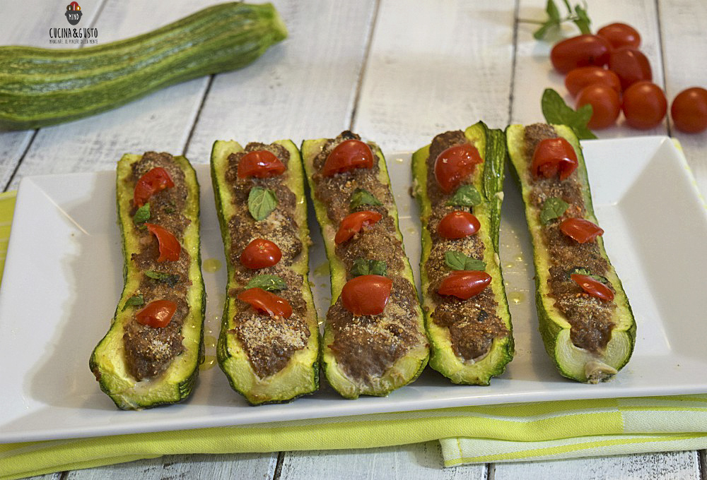 Zucchine ripiene di carne aromatizzate alla menta