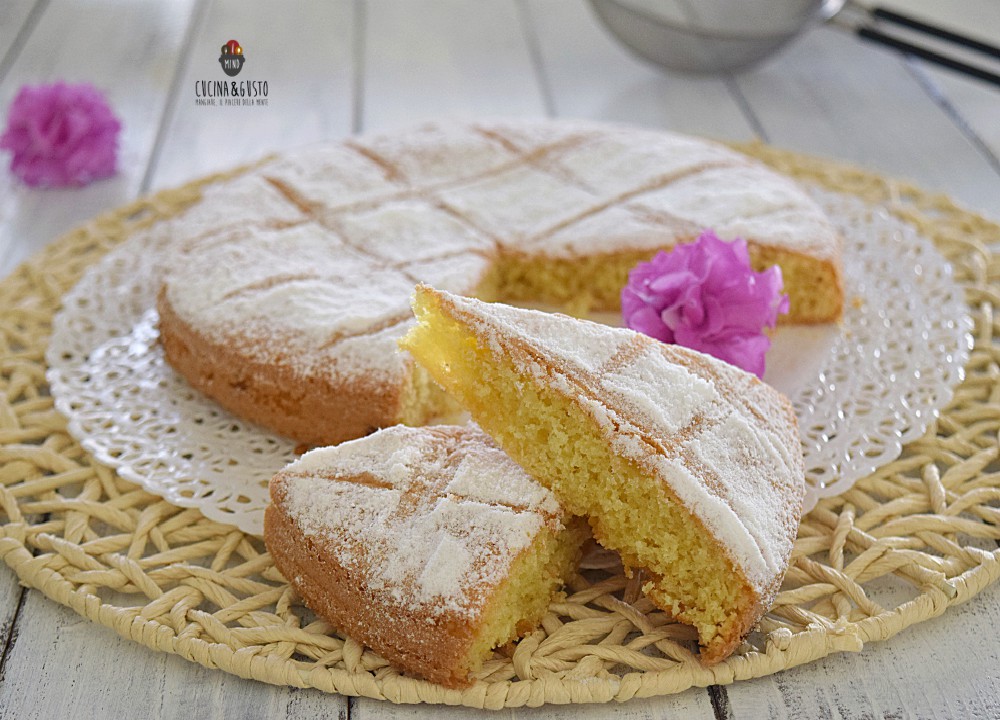 Torta al cocco mandorle e cioccolato bianco