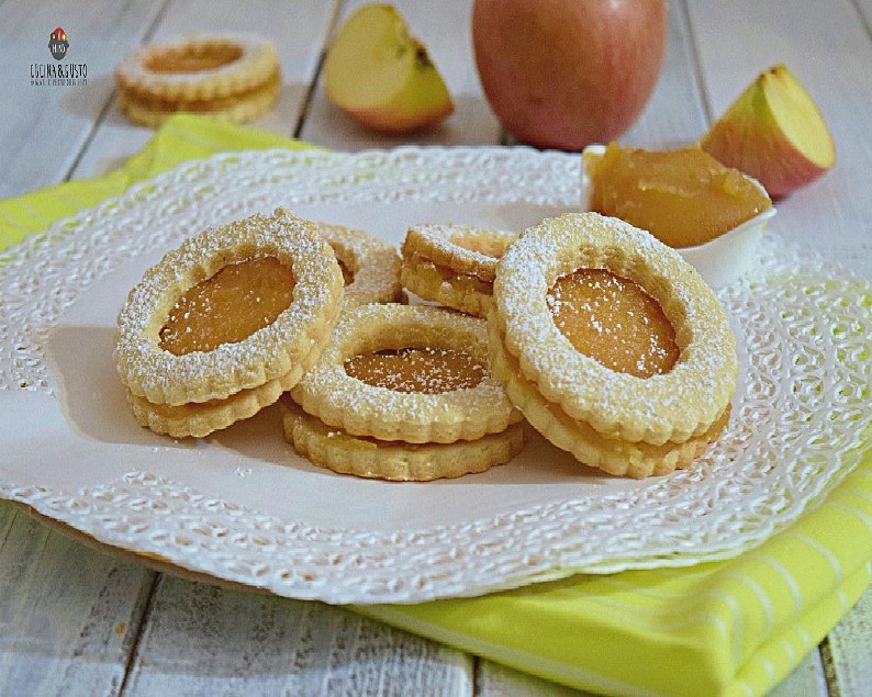 Occhi di bue con composta di mele - ricetta facile