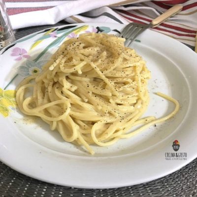 Spaghetti cacio e pepe la ricetta di Roma