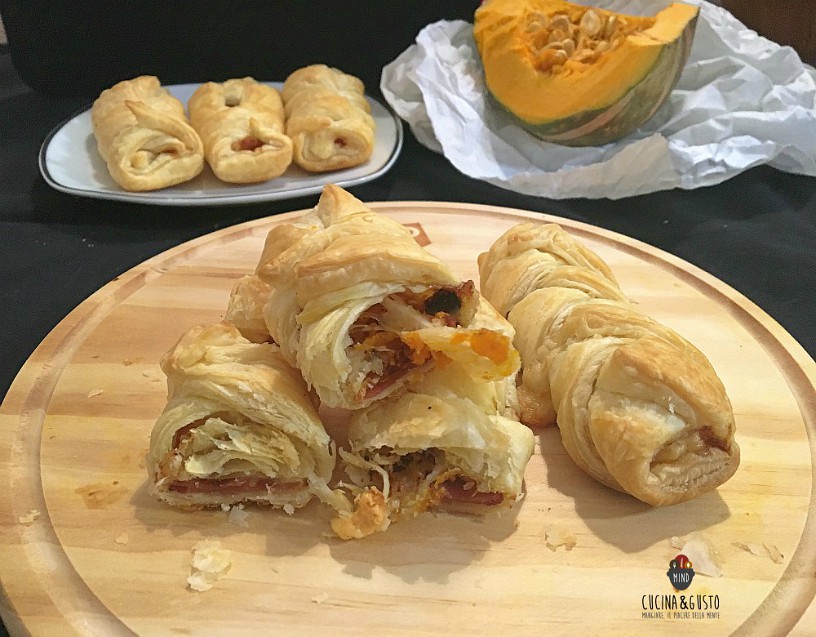 Treccine di pasta sfoglia al formaggio speck e zucca