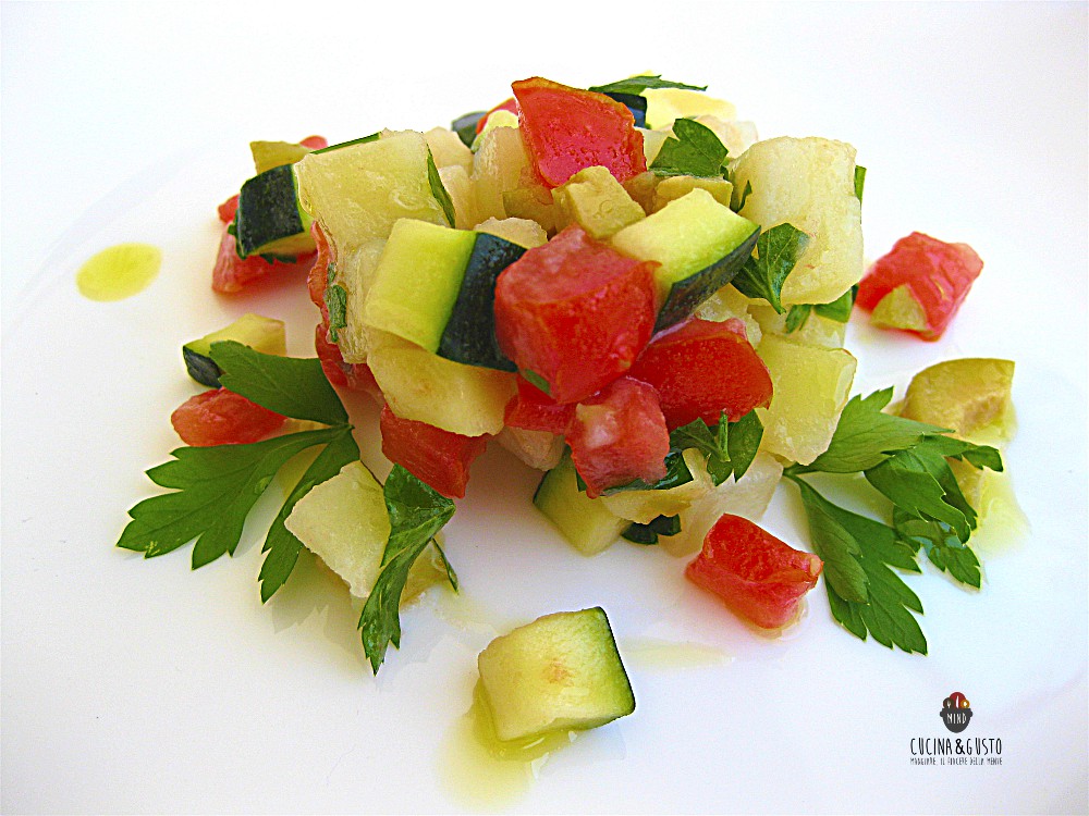 Insalata con patate e verdure marinate veg