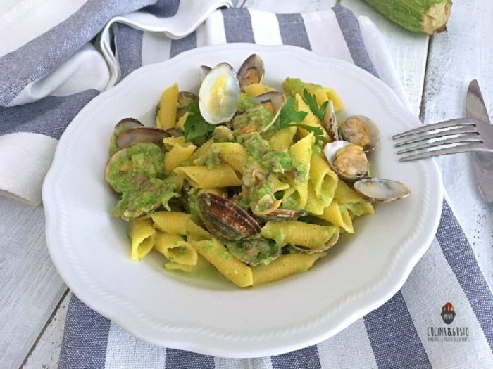 Garganelli con vongole e zucchine