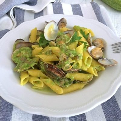 Garganelli con vongole e zucchine