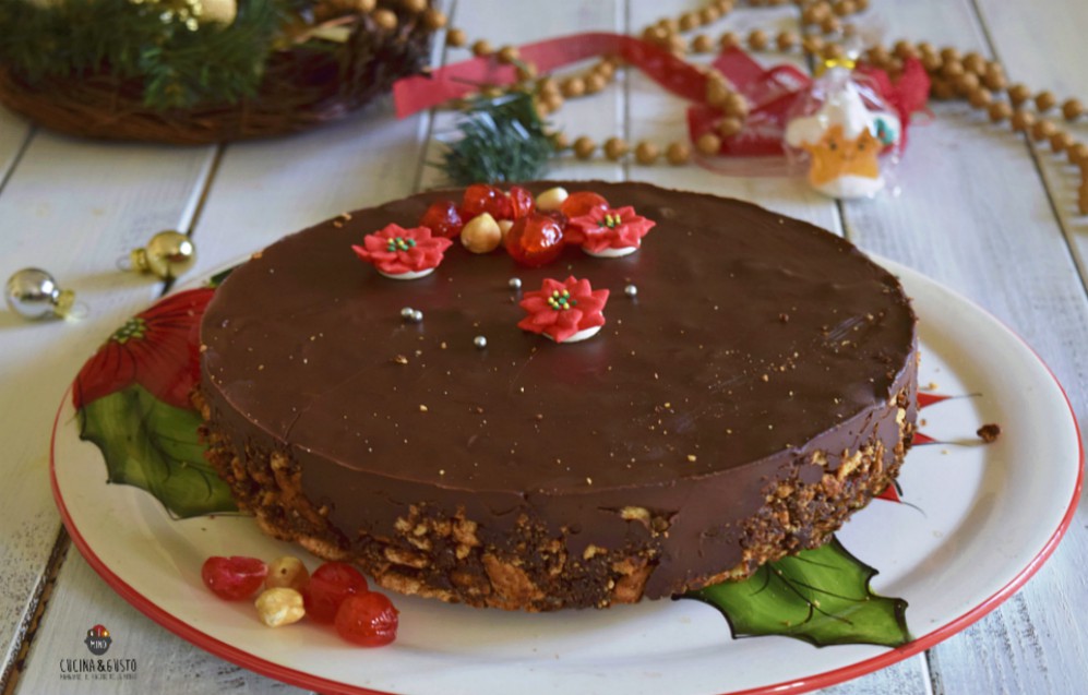 Torta al salame di cioccolato con nocciole