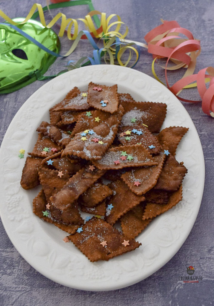 Chiacchiere al cacao bollose per carnevale - ricetta facile