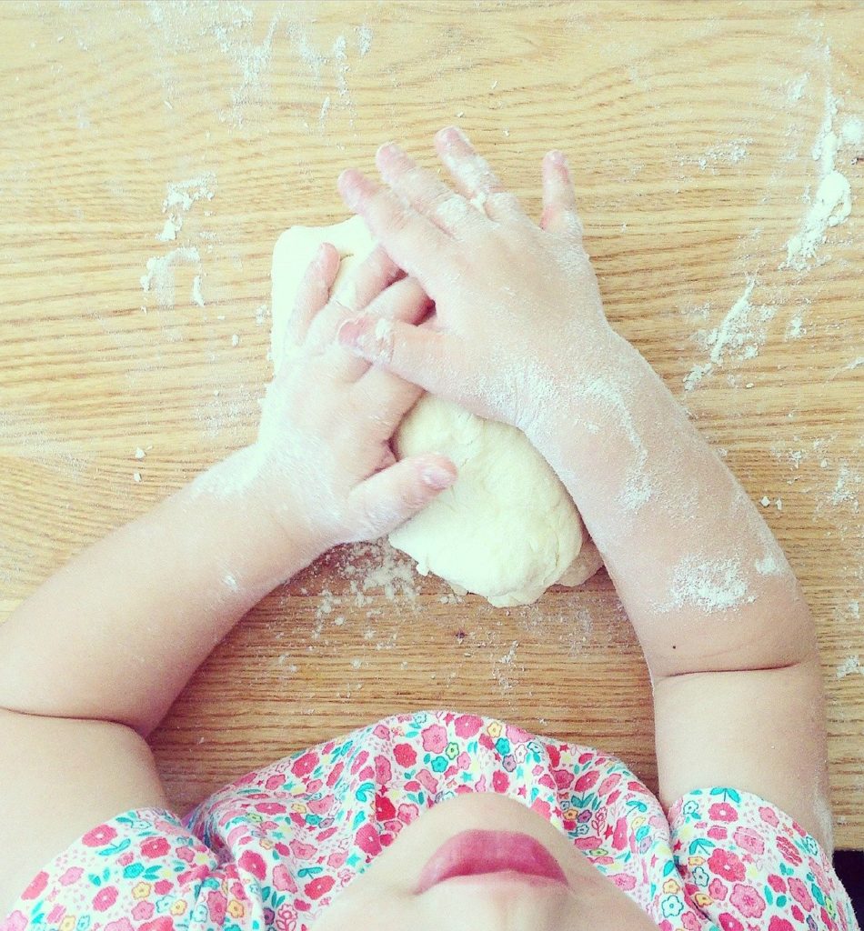 Bambini a casa: 20 ricette facili dolci e salate da fare insieme