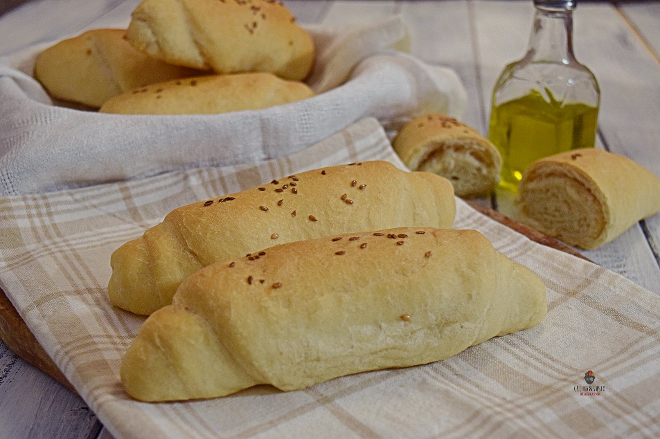 Panini all’olio con semi di lino sofficissimi – ricetta facile