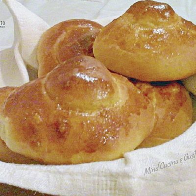 Brioche col tuppo siciliane