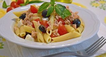 Insalata di pasta con tonno e pomodorini (pasta fredda)