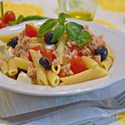 Insalata di pasta con tonno e pomodorini (pasta fredda)