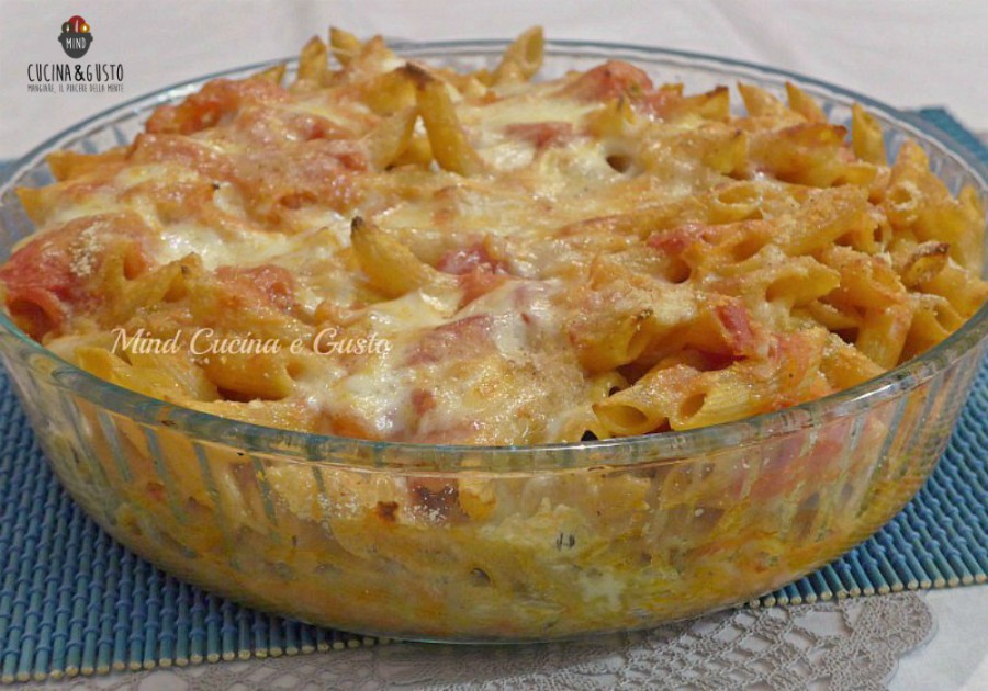 Pasta al forno con mozzarella e prosciutto cotto