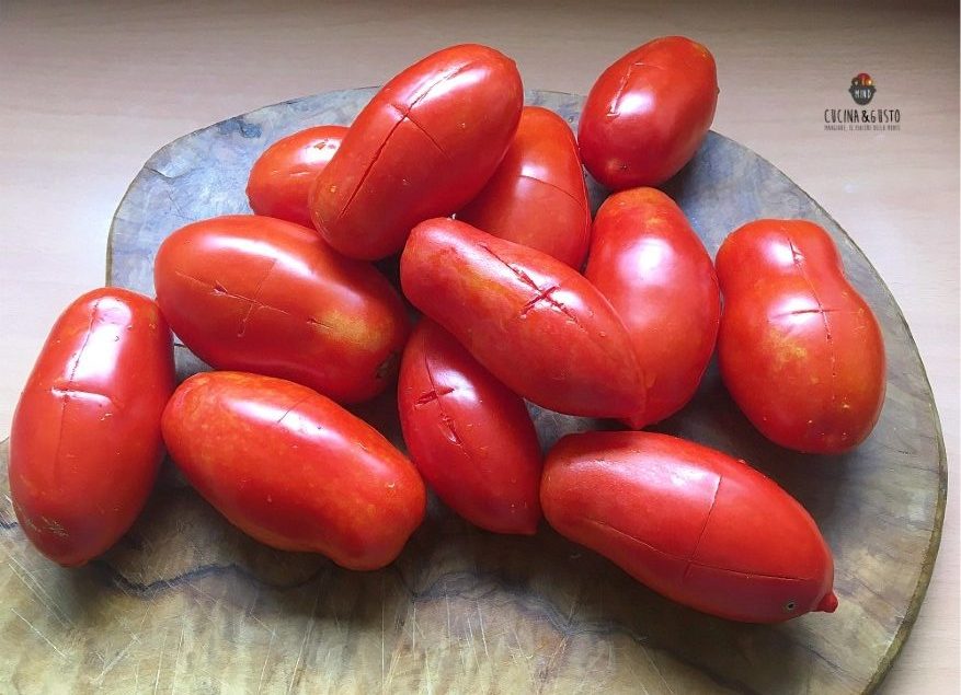 Il pomodoro, il suo lungo viaggio dai Maya alla coltivazione con drone e software