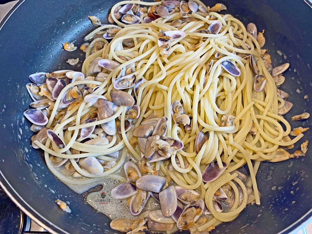 Spaghetti con le telline saltati in padella