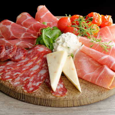 I 5 salumi irrinunciabili per il vostro banco: guida per il salumiere moderno